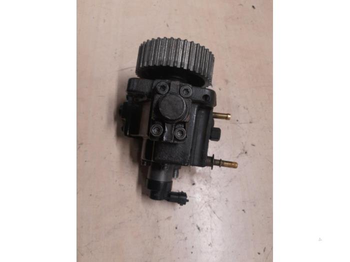Mechanical fuel pump from a Fiat Ducato (250) 2.0 D 115 Multijet 2014
