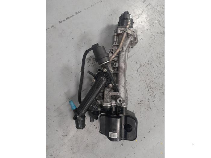 Cuerpo de termostato de un Fiat Ducato (250) 2.0 D 115 Multijet 2014