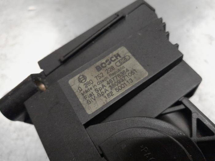Begagnade Gaspedalsensor Alfa Romeo 147 (937) 1.6 HP Twin Spark 16V Pris € 25,00 Marginaltabell erbjuds av A.T.S. van de Wiel