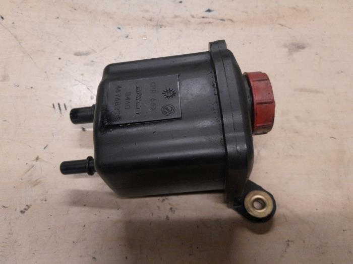 Begagnade Styrservotank Alfa Romeo 147 (937) 1.9 JTD Pris € 15,00 Marginaltabell erbjuds av A.T.S. van de Wiel