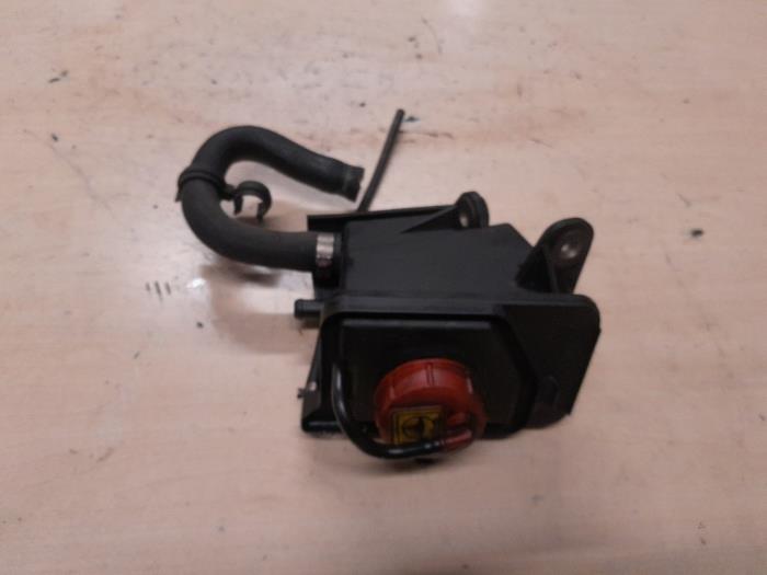 Begagnade Styrservotank Alfa Romeo 156 (932) 1.8 Twin Spark 16V Pris € 15,00 Marginaltabell erbjuds av A.T.S. van de Wiel