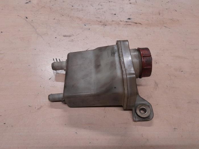 Begagnade Styrservotank Alfa Romeo 156 Pris € 15,00 Marginaltabell erbjuds av A.T.S. van de Wiel
