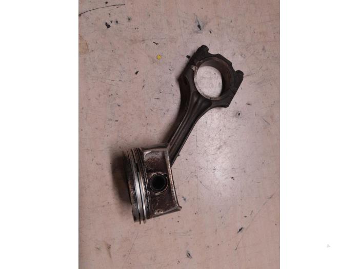 Usados Pistón Volkswagen Polo V (6R) 1.2 12V Precio € 75,00 Norma de margen ofrecido por A.T.S. van de Wiel