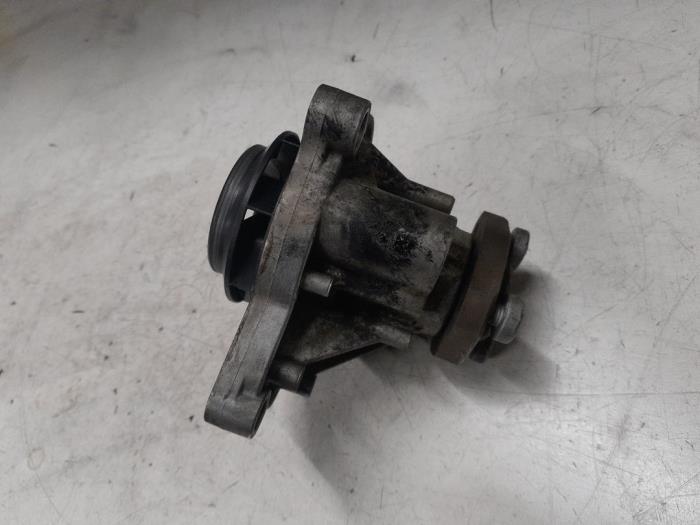 Begagnade Vattenpump Volkswagen Polo V (6R) 1.2 12V Pris € 30,00 Marginaltabell erbjuds av A.T.S. van de Wiel