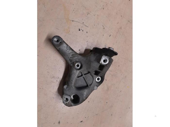 Usados Rodillo tensor correa múltiple Volkswagen Golf V (1K1) 1.6 FSI 16V Precio € 25,00 Norma de margen ofrecido por A.T.S. van de Wiel