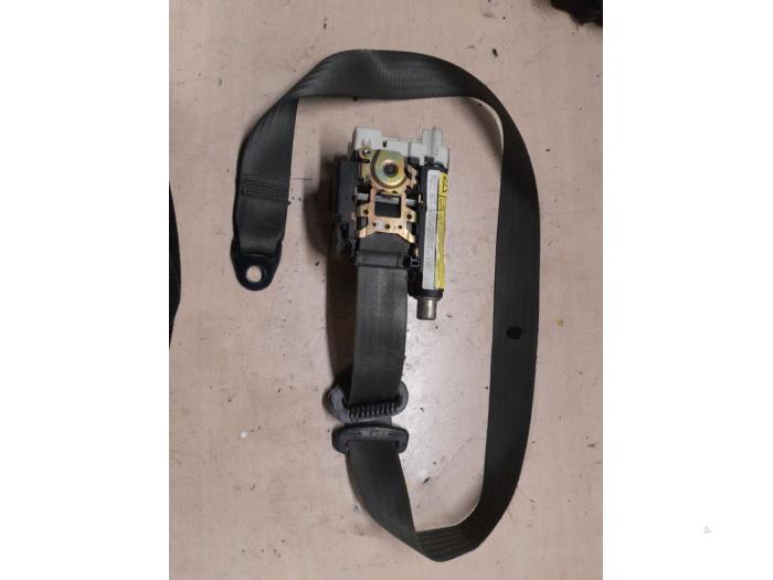 Front seatbelt, left from a Fiat Punto II (188) 1.4 16V 2005