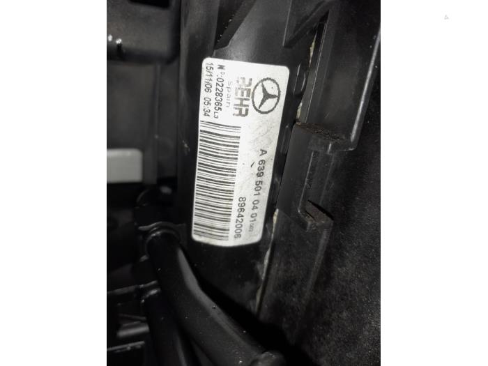 Front panel from a Mercedes-Benz Vito (639.6) 2.2 109 CDI 16V 2006