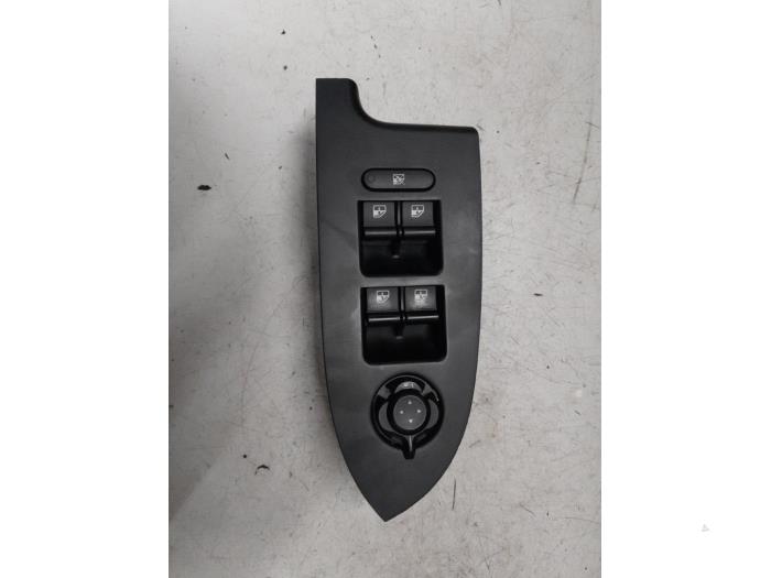Usados Interruptor combinado de ventanillas Alfa Romeo Giulietta (940) 1.75 TBI 16V QV Precio € 95,00 Norma de margen ofrecido por A.T.S. van de Wiel