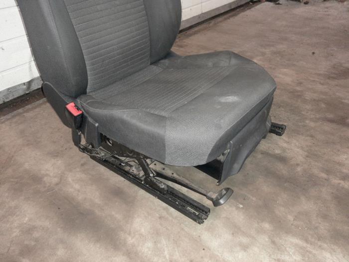Fotel lewy z Volkswagen Polo V (6R) 1.2 TSI 2013