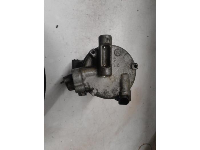 Air conditioning pump from a Volkswagen Polo V (6R) 1.2 TSI 2013