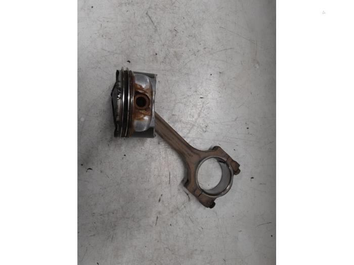 Usagé Piston Alfa Romeo 159 (939AX) 2.2 JTS 16V Prix € 75,00 Règlement à la marge proposé par A.T.S. van de Wiel