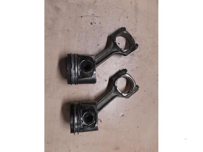 Usados Pistón Alfa Romeo Brera (939) 2.4 JTDM 20V Precio € 80,00 Norma de margen ofrecido por A.T.S. van de Wiel
