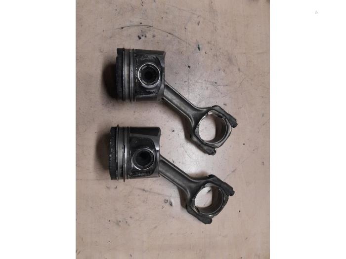 Usados Pistón Alfa Romeo Brera (939) 2.4 JTDM 20V Precio € 80,00 Norma de margen ofrecido por A.T.S. van de Wiel