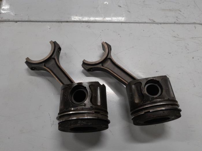 Usagé Piston Peugeot Boxer (U9) 2.2 HDi 120 Euro 4 Prix € 95,00 Règlement à la marge proposé par A.T.S. van de Wiel
