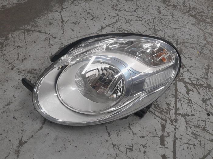Używane Reflektor lewy Fiat 500L (199) 0.9 TwinAir Turbo 105 Cena € 135,00 Procedura marży oferowane przez A.T.S. van de Wiel