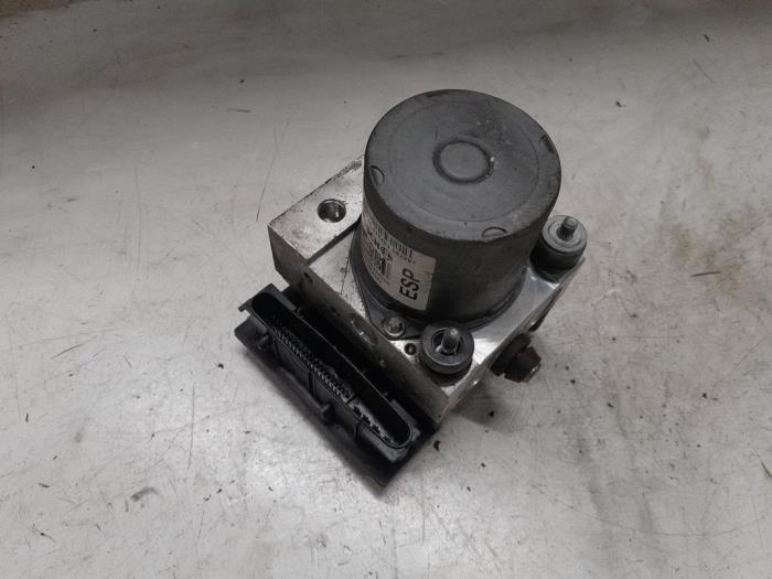 ABS pump from a Fiat Punto II (188) 1.4 16V 2004