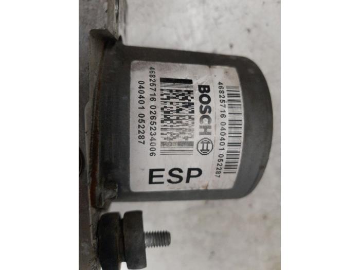 ABS pump from a Fiat Punto II (188) 1.4 16V 2004