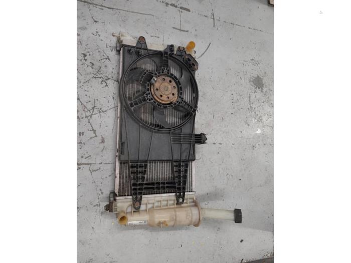 Begagnade Front Fiat Punto II (188) 1.4 16V Pris € 115,00 Marginaltabell erbjuds av A.T.S. van de Wiel