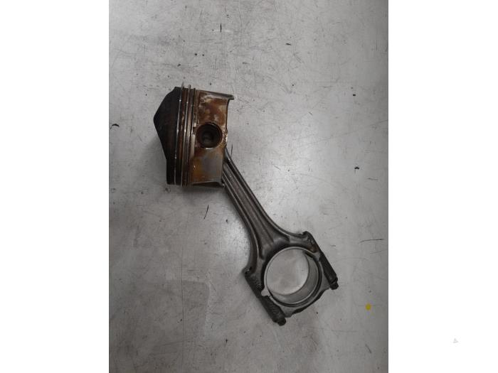 Usagé Piston Volkswagen Golf Plus (5M1/1KP) 2.0 FSI 16V Prix € 65,00 Règlement à la marge proposé par A.T.S. van de Wiel