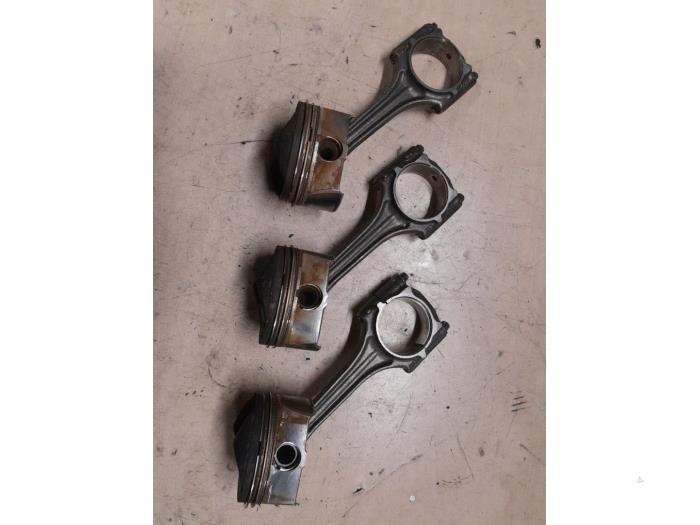 Usagé Piston Volkswagen Golf Plus (5M1/1KP) 2.0 FSI 16V Prix € 165,00 Règlement à la marge proposé par A.T.S. van de Wiel
