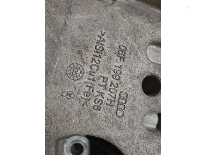 Engine mount from a Volkswagen Golf Plus (5M1/1KP) 2.0 FSI 16V 2006