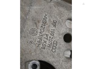 Engine mount from a Volkswagen Golf Plus (5M1/1KP) 2.0 FSI 16V 2006