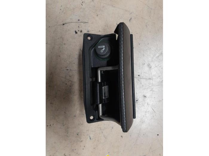 Begagnade Askkopp, fram Alfa Romeo 156 Pris € 30,00 Marginaltabell erbjuds av A.T.S. van de Wiel
