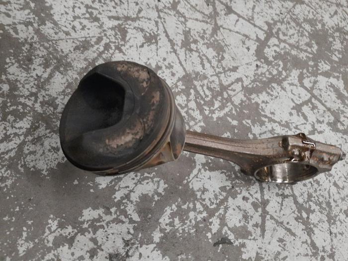 Piston from a Volkswagen Golf V (1K1) 2.0 FSI 16V 4Motion 2005