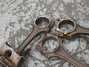 Piston from a Volkswagen Golf V (1K1) 2.0 FSI 16V 4Motion 2005