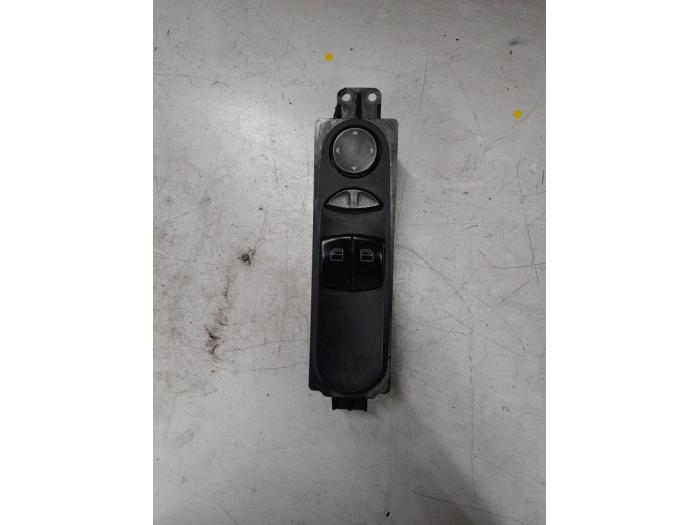 Usados Interruptor de ventanilla eléctrica Mercedes Sprinter 3,5t (906.63) 316 CDI 16V Precio € 50,00 Norma de margen ofrecido por A.T.S. van de Wiel