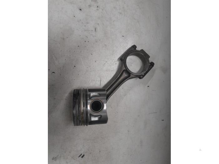 Usagé Piston Volkswagen Transporter T5 1.9 TDi Prix € 75,00 Règlement à la marge proposé par A.T.S. van de Wiel