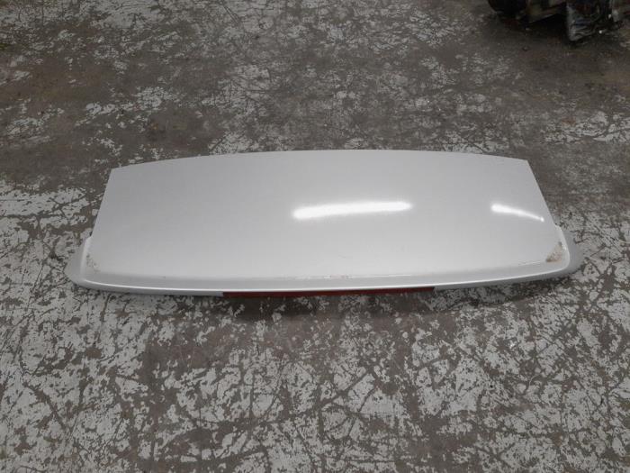 Używane Spojler dachowy Alfa Romeo 159 Sportwagon (939BX) 2.2 JTS 16V Cena € 70,00 Procedura marży oferowane przez A.T.S. van de Wiel