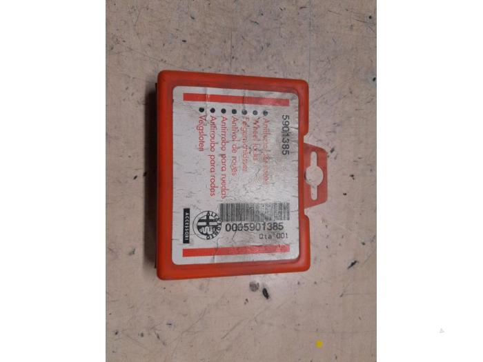 Gebrauchte Radschloss Set Alfa Romeo 156 (932) 2.5 V6 24V Preis € 35,00 Margenregelung angeboten von A.T.S. van de Wiel