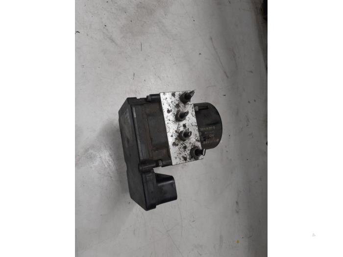 Begagnade ABS-pump Volkswagen Transporter T5 2.0 TDI BlueMotion Pris € 170,00 Marginaltabell erbjuds av A.T.S. van de Wiel