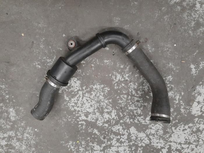 Intercooler Schlauch van een Alfa Romeo Giulietta (940) 1.4 TB 16V MultiAir 2011