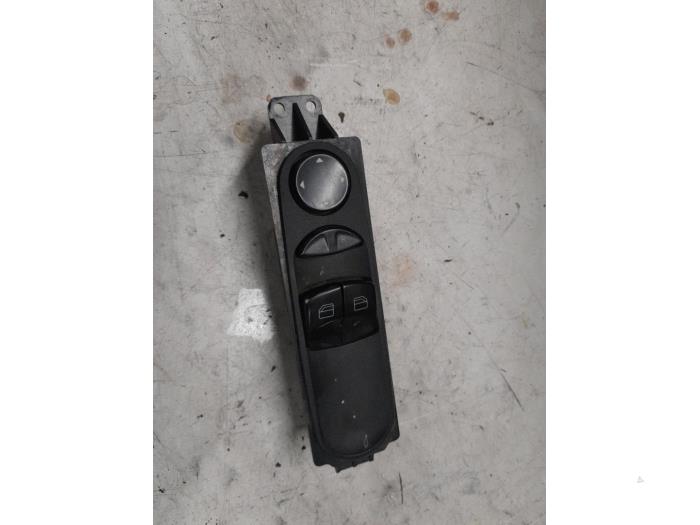 Usados Interruptor combinado de ventanillas Mercedes Sprinter 3,5t (906.63) 316 CDI 16V Precio € 50,00 Norma de margen ofrecido por A.T.S. van de Wiel