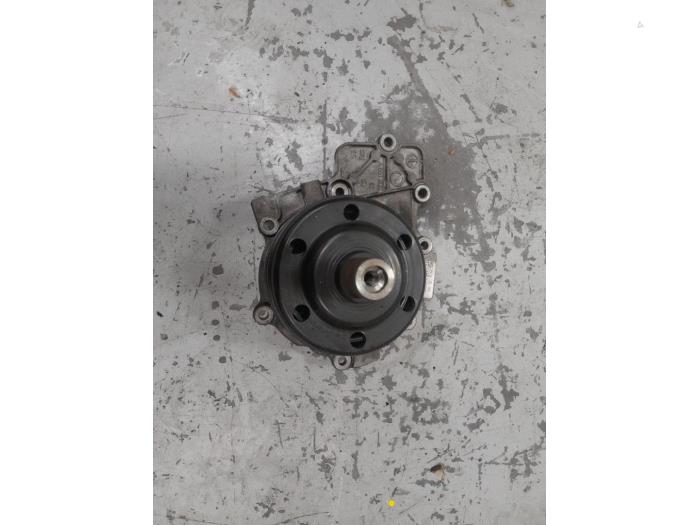 Usagé Pompe à eau Mercedes Sprinter 3,5t (906.63) 313 CDI 16V Prix € 60,00 Règlement à la marge proposé par A.T.S. van de Wiel