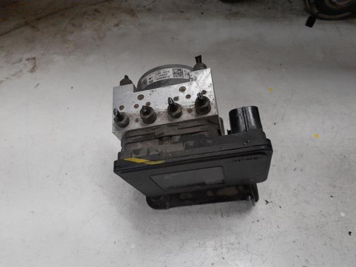 Begagnade ABS-pump Alfa Romeo Giulietta (940) 1.75 TBI 16V QV Pris € 185,00 Marginaltabell erbjuds av A.T.S. van de Wiel