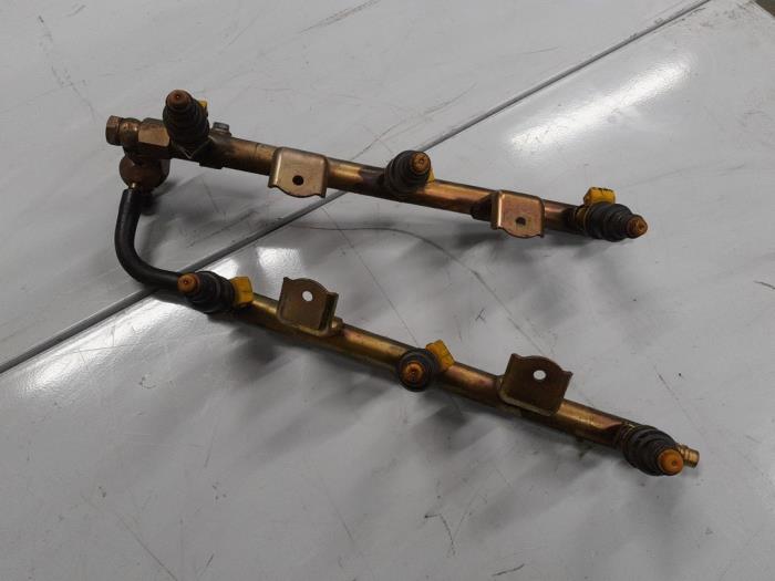 Usagé Système d'injection Alfa Romeo 156 (932) 2.5 V6 24V Prix € 85,00 Règlement à la marge proposé par A.T.S. van de Wiel