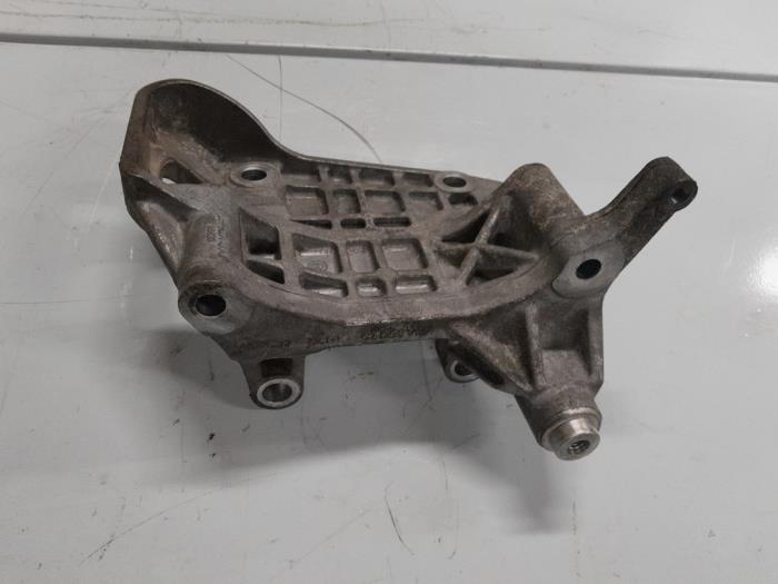 Usagé Support dynamo bas Audi SQ5 (8RB) 3.0 TDI V6 24V Plus Prix € 40,00 Règlement à la marge proposé par A.T.S. van de Wiel