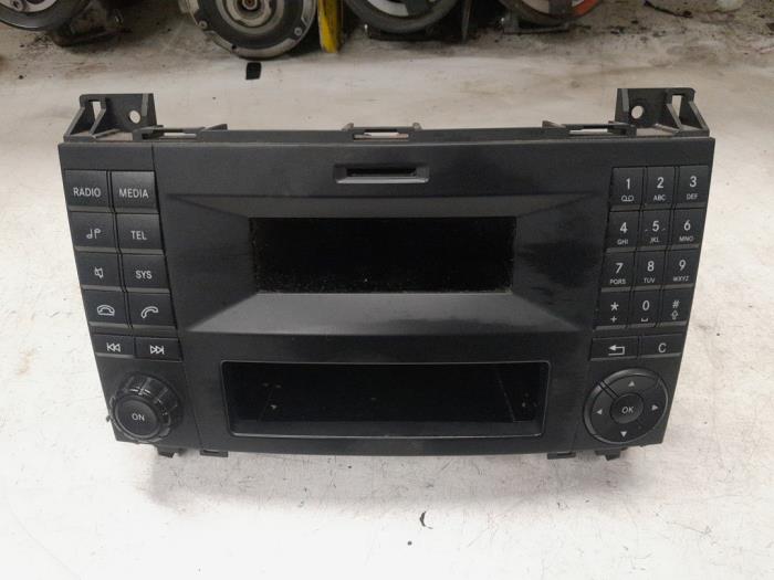 Używane Radio Mercedes Sprinter 3,5t (906.63) 310 CDI 16V Cena € 190,00 Procedura marży oferowane przez A.T.S. van de Wiel