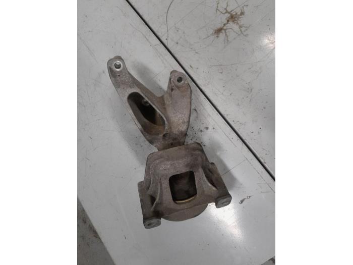 Usagé Support moteur Audi A4 (B8) 1.8 TFSI 16V Prix € 45,00 Règlement à la marge proposé par A.T.S. van de Wiel
