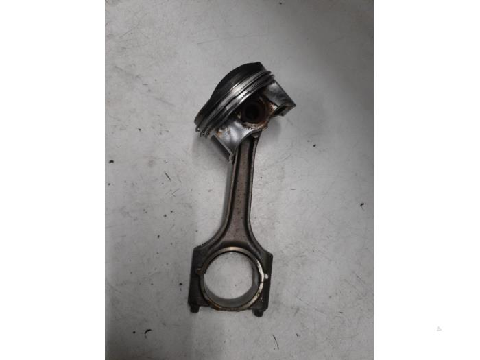 Usados Pistón Audi A4 (B8) 1.8 TFSI 16V Precio € 75,00 Norma de margen ofrecido por A.T.S. van de Wiel