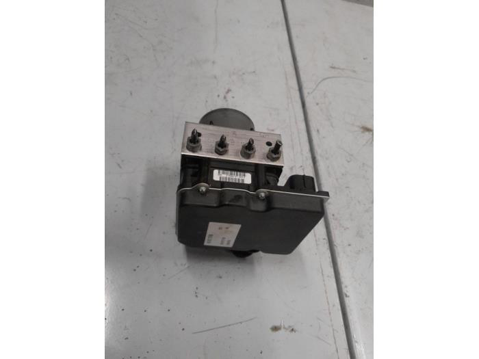 Gebrauchte ABS Pumpe Audi A4 (B8) 1.8 TFSI 16V Preis € 140,00 Margenregelung angeboten von A.T.S. van de Wiel