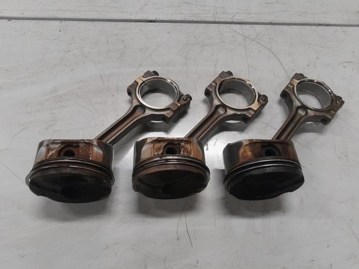 Usagé Piston Alfa Romeo 159 Sportwagon (939BX) 2.2 JTS 16V Prix € 185,00 Règlement à la marge proposé par A.T.S. van de Wiel