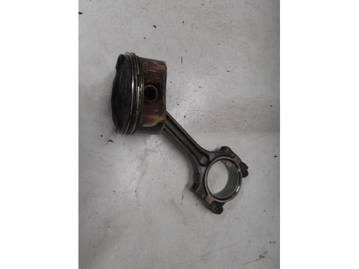 Usagé Piston Alfa Romeo 159 Sportwagon (939BX) 2.2 JTS 16V Prix € 75,00 Règlement à la marge proposé par A.T.S. van de Wiel