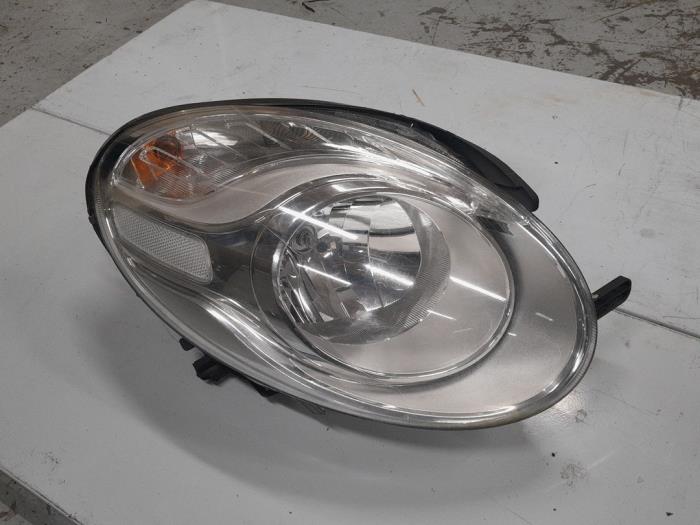 Używane Reflektor prawy Fiat 500L (199) 0.9 TwinAir Turbo 105 Cena € 145,00 Procedura marży oferowane przez A.T.S. van de Wiel