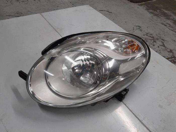 Używane Reflektor lewy Fiat 500L (199) 0.9 TwinAir Turbo 105 Cena € 145,00 Procedura marży oferowane przez A.T.S. van de Wiel