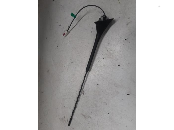 Używane Antena Fiat 500L (199) 0.9 TwinAir Turbo 105 Cena € 40,00 Procedura marży oferowane przez A.T.S. van de Wiel