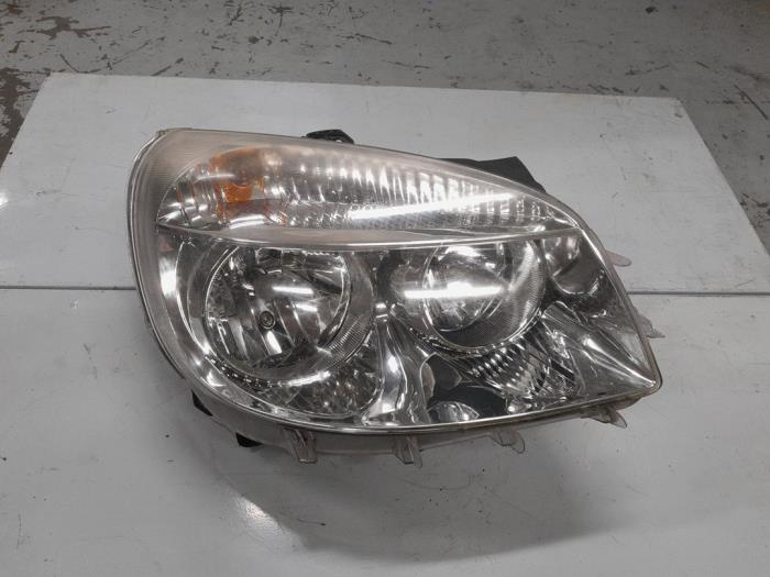 Używane Reflektor prawy Fiat Doblo Cargo (223) 1.3 D 16V Multijet Cena € 45,00 Procedura marży oferowane przez A.T.S. van de Wiel